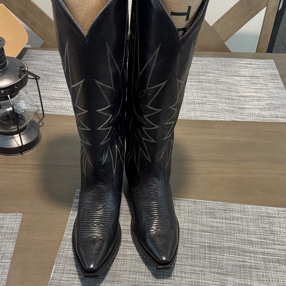 Tecovas- The Loretta- midnight Goat- size 9.5